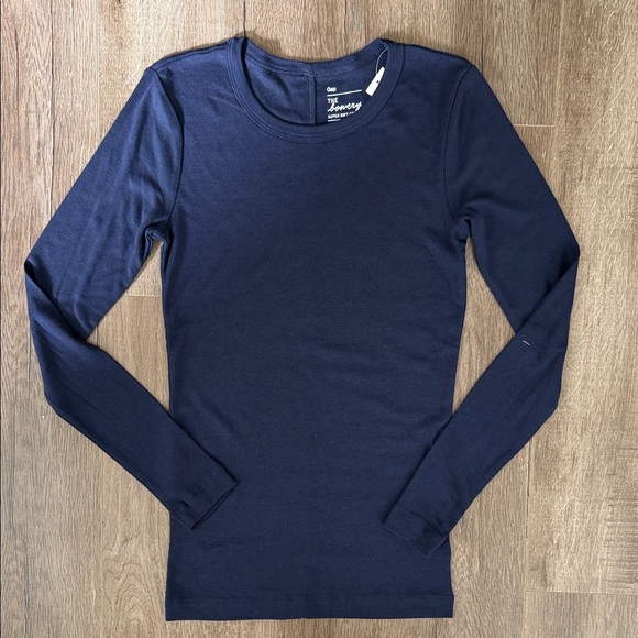 GAP Tops - Gap crewneck long sleeve tee